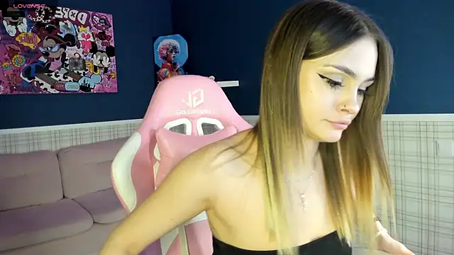 Snapshot of KarinaBroks chatting on November 7, 2025, 1:11 pm KarinaBroks online show from November 7, 2025, 1:11 pm