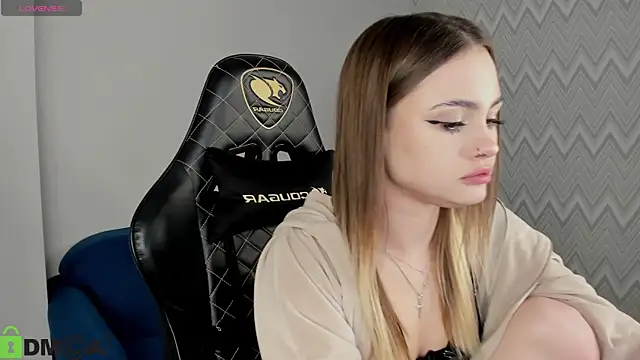 Snapshot of KarinaBroks chatting on November 13, 2025, 11:42 am KarinaBroks online show from November 13, 2025, 11:42 am