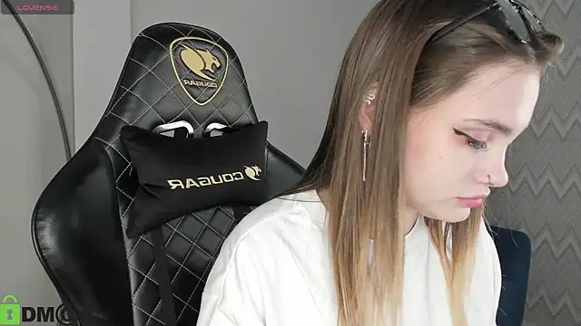 Snapshot of KarinaBroks chatting on November 21, 2025, 11:31 am KarinaBroks online show from November 21, 2025, 11:31 am