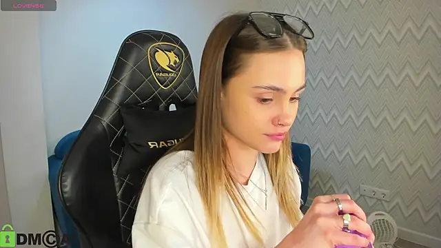 Snapshot of KarinaBroks chatting on November 25, 2025, 9:42 am KarinaBroks online show from November 25, 2025, 9:42 am