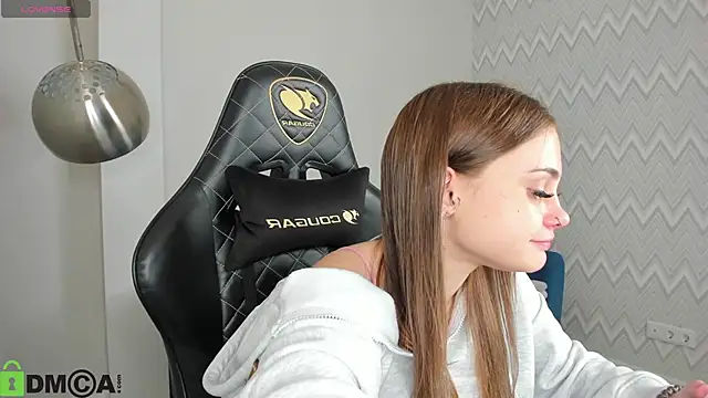 Snapshot of KarinaBroks chatting on December 2, 2025, 9:36 am KarinaBroks online show from December 2, 2025, 9:36 am