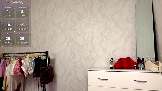 LindyEckland online show from October 17, 2025, 12:19 pm