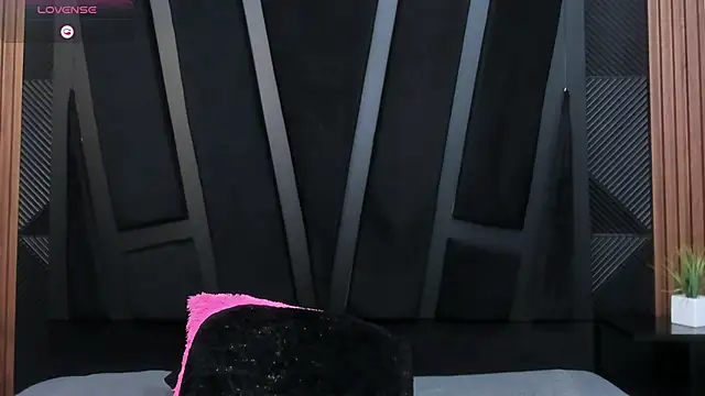 Snapshot of Valka_Ross chatting on November 7, 2025, 11:16 pm Valka Ross online show from November 7, 2025, 11:16 pm