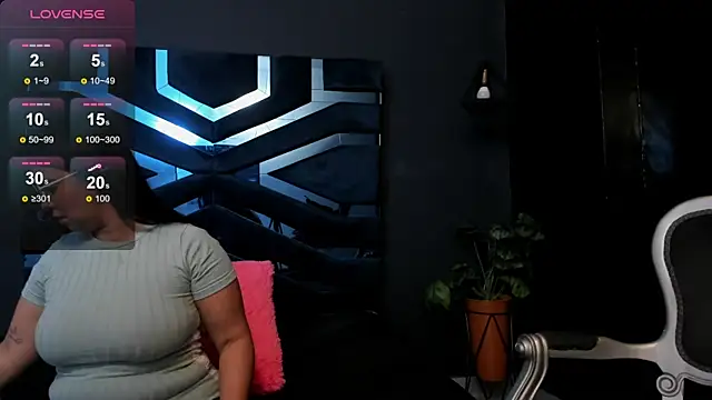 Snapshot of Valka_Ross chatting on November 12, 2025, 11:14 pm Valka Ross online show from November 12, 2025, 11:14 pm