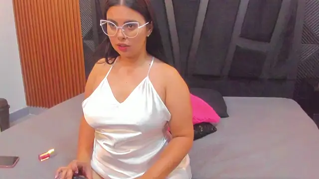 Snapshot of Valka_Ross chatting on December 15, 2025, 11:31 pm Valka Ross online show from December 15, 2025, 11:31 pm