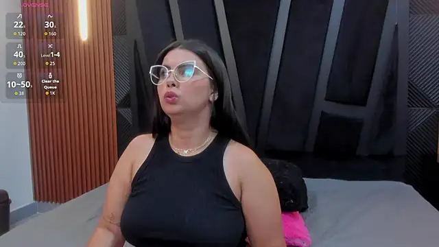 Snapshot of Valka_Ross chatting on December 17, 2025, 11:33 pm Valka Ross online show from December 17, 2025, 11:33 pm