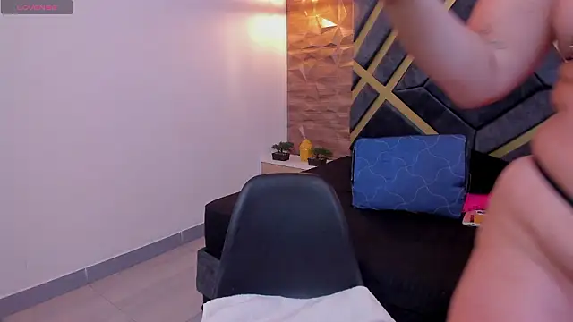 Snapshot of Valka_Ross chatting on February 19, 2026, 5:25 am Valka Ross online show from February 19, 2026, 5:25 am