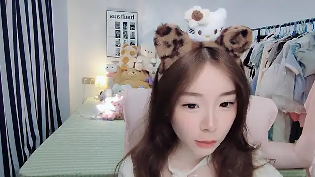 Snapshot of Gardenia-222 chatting on November 2, 2025, 8:28 am Gardenia-222 online show from November 2, 2025, 8:28 am