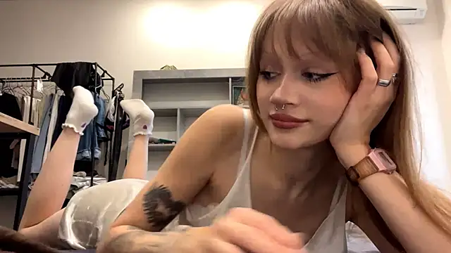 Snapshot of ElissaMikrot chatting on October 6, 2025, 2:36 pm ElissaMikrot online show from October 6, 2025, 2:36 pm