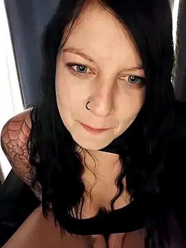 MieziMinz online show from November 7, 2025, 6:19 pm