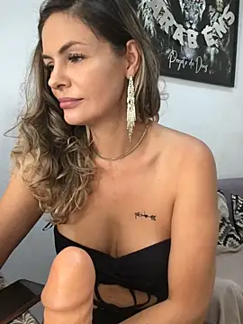 AlinemariaX online show from October 2, 2025, 4:47 pm