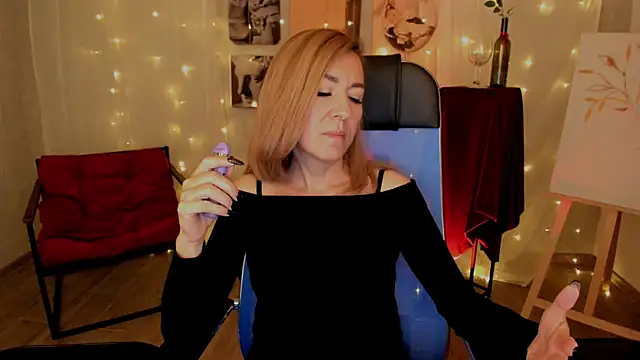 Snapshot of DonnaSmitth chatting on November 2, 2025, 9:55 am DonnaSmitth online show from November 2, 2025, 9:55 am