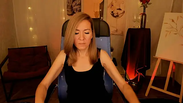 Snapshot of DonnaSmitth chatting on December 15, 2025, 2:10 pm DonnaSmitth online show from December 15, 2025, 2:10 pm