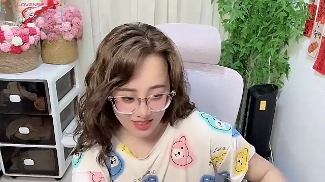 NEWONETO online show from May 16, 2026, 1:02 am
