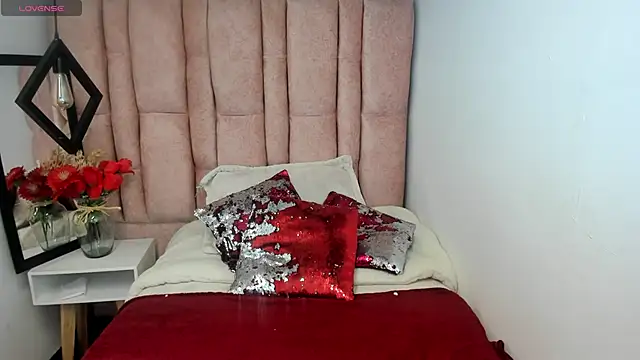 Snapshot of Issa_Milf__ chatting on June 15, 2026, 1:57 pm Issa Milf online show from June 15, 2026, 1:57 pm