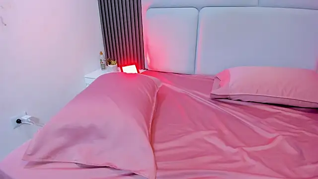 liz  cute online show from October 18, 2025, 11:33 am