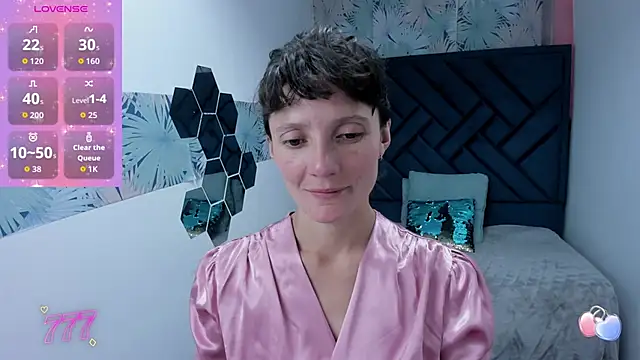 Snapshot of Valery_More__ chatting on April 10, 2026, 2:11 pm Valery More online show from April 10, 2026, 2:11 pm