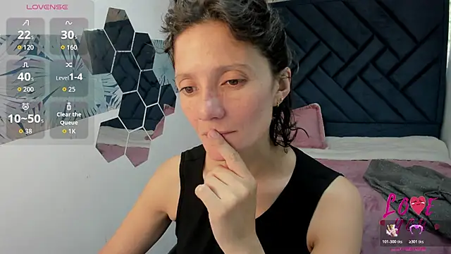 Snapshot of Valery_More__ chatting on July 9, 2026, 1:26 pm Valery More online show from July 9, 2026, 1:26 pm