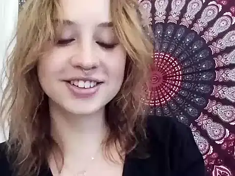 Snapshot of AdalynKiss chatting on October 10, 2025, 5:28 am AdalynKiss online show from October 10, 2025, 5:28 am