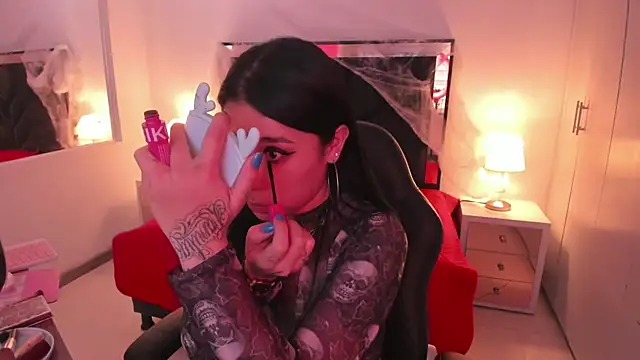 SusanVilla online show from October 23, 2025, 7:34 pm