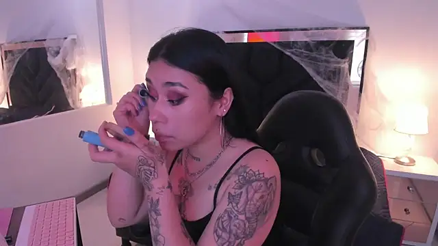 SusanVilla online show from October 24, 2025, 2:46 pm