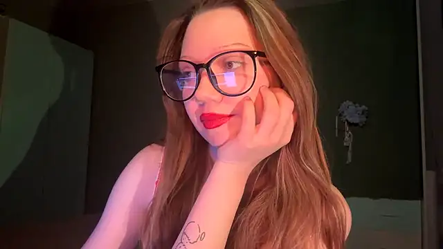 EmiIyKitty online show from November 1, 2025, 7:49 pm