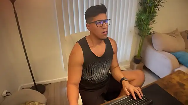 Snapshot of austinfxxx chatting on October 9, 2025, 7:12 pm austinfxxx online show from October 9, 2025, 7:12 pm