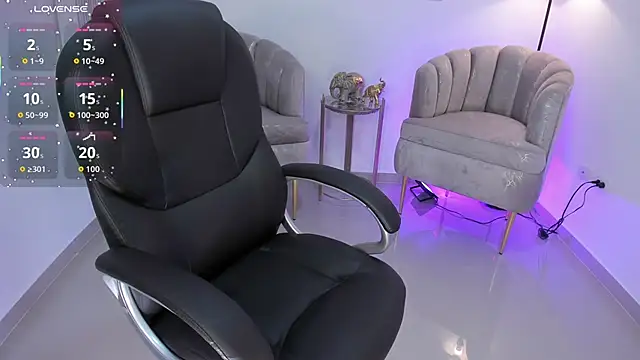 zharaa fox online show from November 18, 2025, 3:56 am