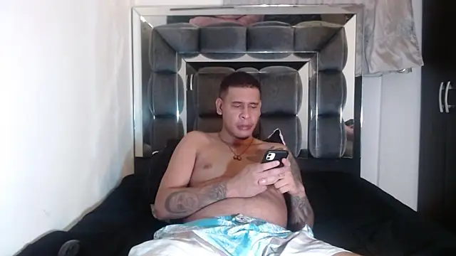 Snapshot of Adrew_fox chatting on October 1, 2025, 1:44 am Adrew fox online show from October 1, 2025, 1:44 am