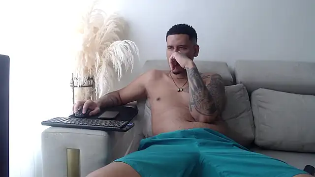 Snapshot of Adrew_fox chatting on December 5, 2025, 5:42 pm Adrew fox online show from December 5, 2025, 5:42 pm