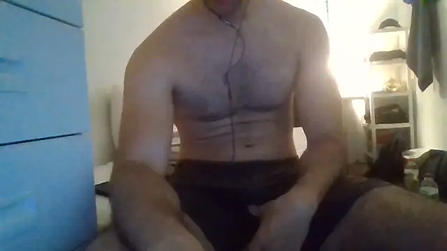Snapshot of alexhuged chatting on June 14, 2026, 4:31 pm alexhuged online show from June 14, 2026, 4:31 pm