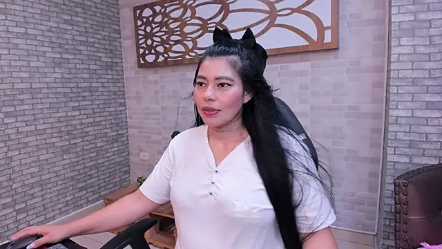 Snapshot of Alisonn_Doll chatting on October 14, 2025, 2:40 pm Alisonn Doll online show from October 14, 2025, 2:40 pm