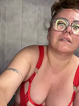 SaraNoir80 online show from July 5, 2026, 9:22 pm