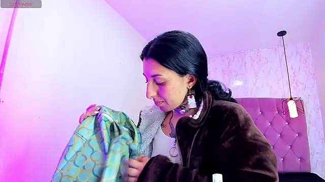 Iris  77 online show from October 30, 2025, 5:13 pm