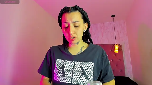 Iris  77 online show from November 29, 2025, 1:36 pm