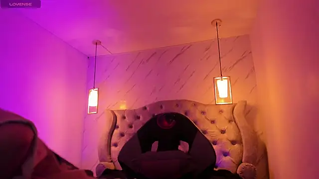 Iris  77 online show from December 16, 2025, 5:51 pm