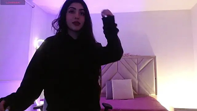 Ixchel tay online show from November 28, 2025, 3:20 am