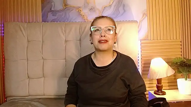 mavyhot303 online show from November 5, 2025, 10:21 pm