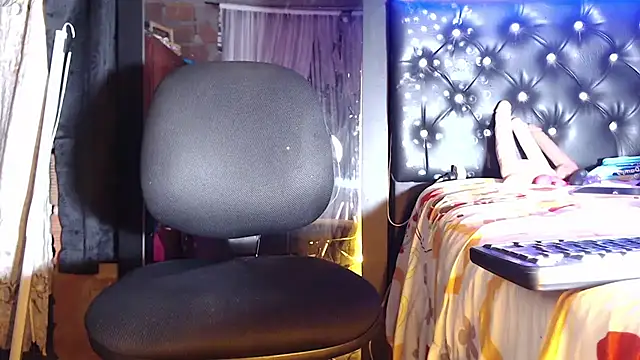 Snapshot of taylor_hot85 chatting on November 16, 2025, 11:10 pm taylor hot85 online show from November 16, 2025, 11:10 pm