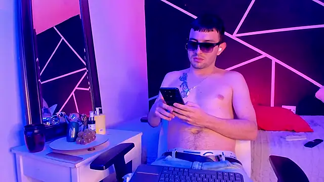 VynnyBlacke  online show from November 22, 2025, 8:19 pm