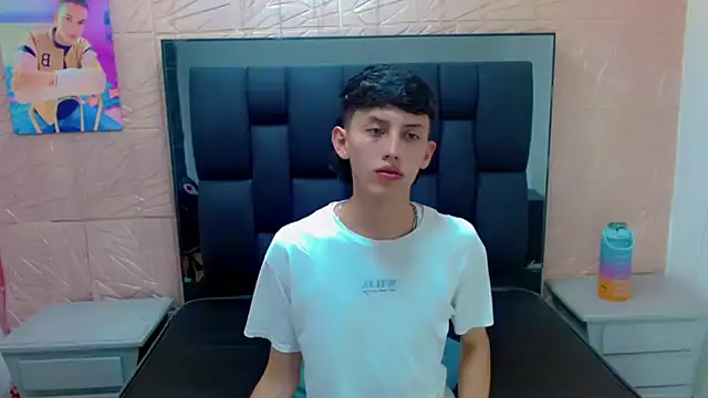 thaigo twink38 online show from November 13, 2025, 3:27 am