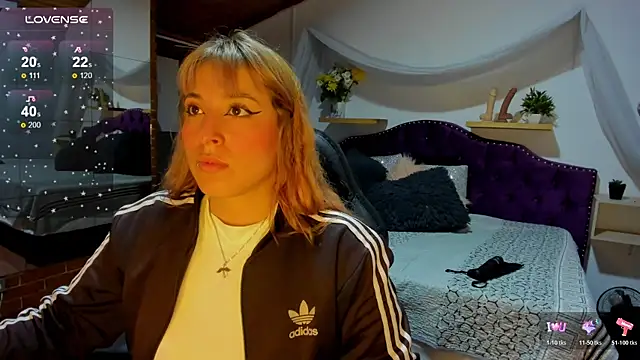 Snapshot of sophialyh_1 chatting on October 20, 2025, 12:49 pm sophialyh 1 online show from October 20, 2025, 12:49 pm