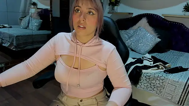 Snapshot of sophialyh_1 chatting on November 5, 2025, 1:22 pm sophialyh 1 online show from November 5, 2025, 1:22 pm