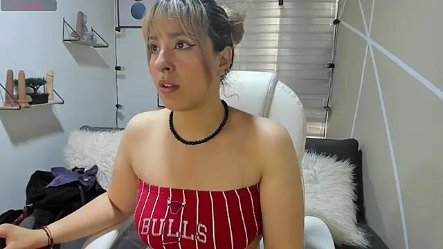 Snapshot of sophialyh_1 chatting on November 25, 2025, 1:00 pm sophialyh 1 online show from November 25, 2025, 1:00 pm