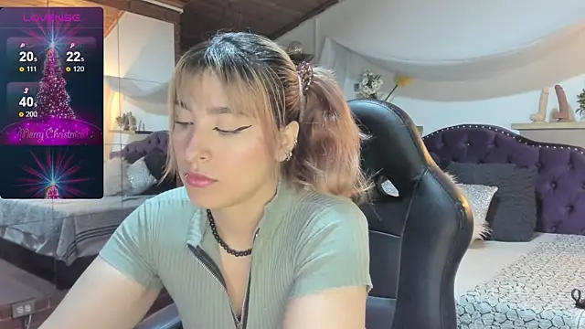 Snapshot of sophialyh_1 chatting on December 4, 2025, 12:47 pm sophialyh 1 online show from December 4, 2025, 12:47 pm