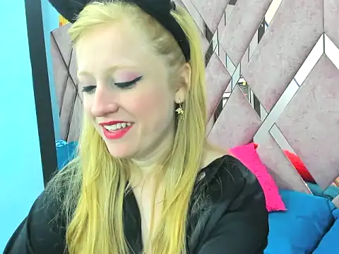 Snapshot of AliceCat_01 chatting on October 18, 2025, 12:17 pm AliceCat 01 online show from October 18, 2025, 12:17 pm