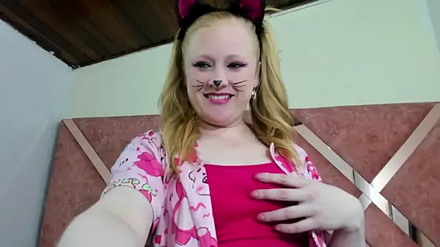 Snapshot of AliceCat_01 chatting on November 5, 2025, 3:28 am AliceCat 01 online show from November 5, 2025, 3:28 am