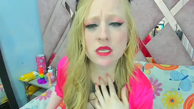 Snapshot of AliceCat_01 chatting on November 12, 2025, 10:52 pm AliceCat 01 online show from November 12, 2025, 10:52 pm