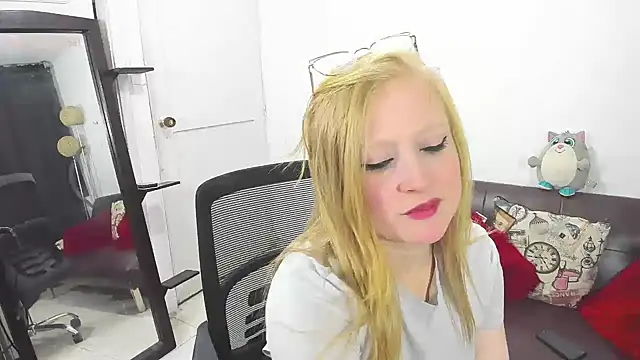 Snapshot of AliceCat_01 chatting on February 8, 2026, 8:07 am AliceCat 01 online show from February 8, 2026, 8:07 am