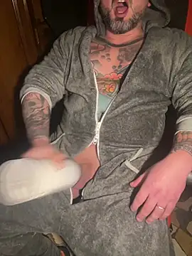 Snapshot of marcotatuatooo chatting on January 15, 2026, 9:40 pm marcotatuatooo online show from January 15, 2026, 9:40 pm